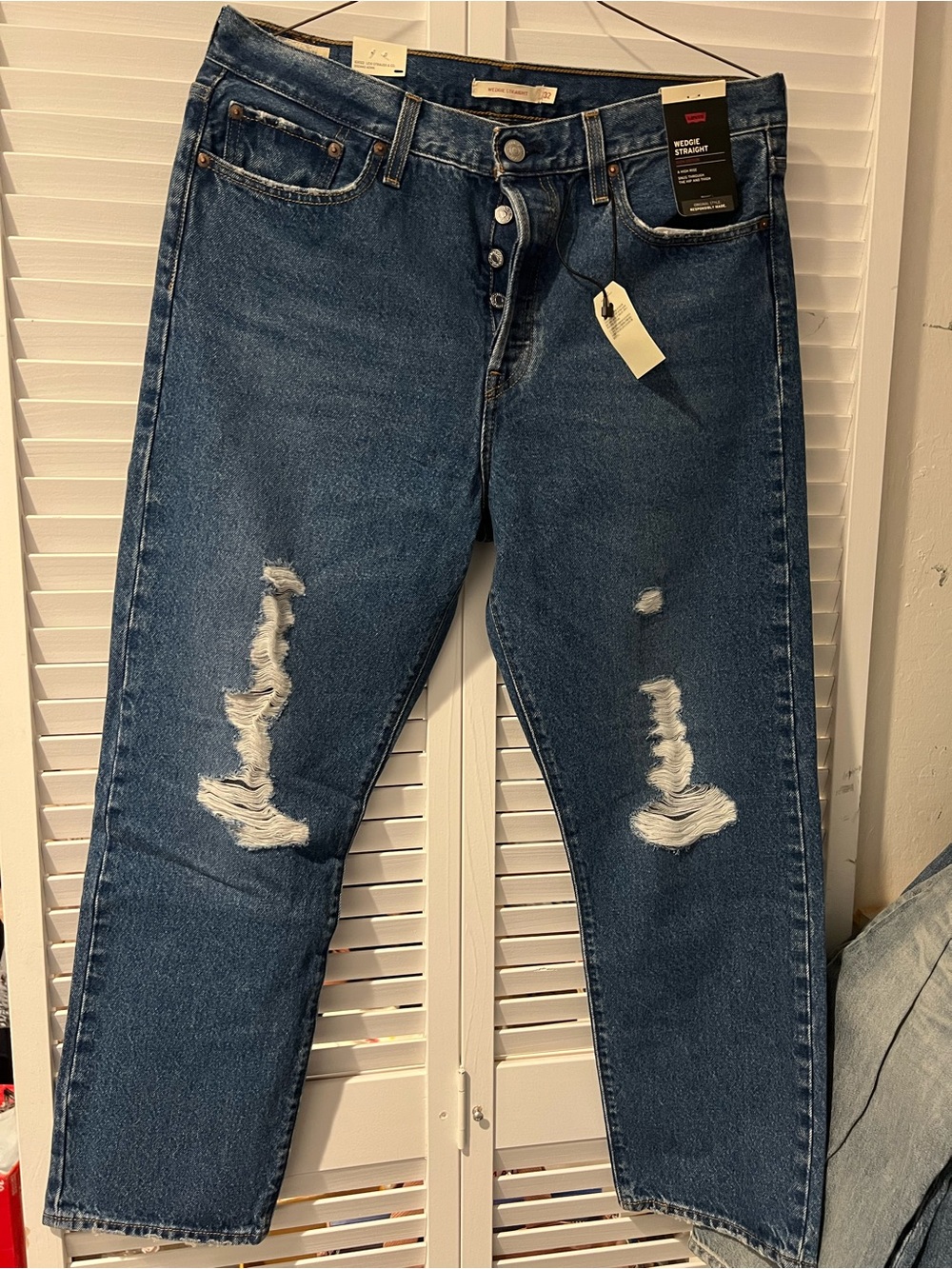 NWT! Levi's Wedgie Straight Womens Jeans Size 32 Blue Denim High Rise Distressed